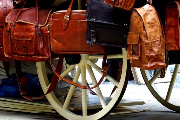 bags-brown-carriage-575435